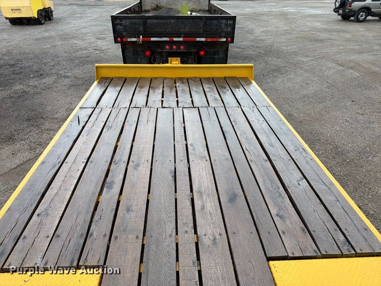 image for item FK3167 2004 Trail King TK20LP-2600 equipment trailer