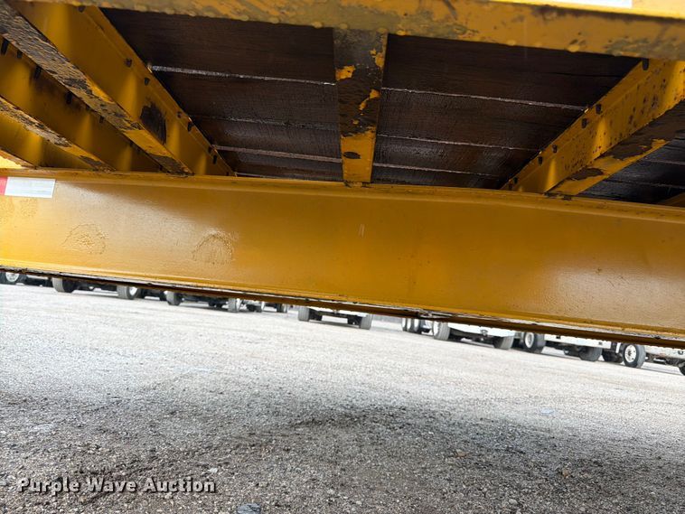 image for item FK3167 2004 Trail King TK20LP-2600 equipment trailer