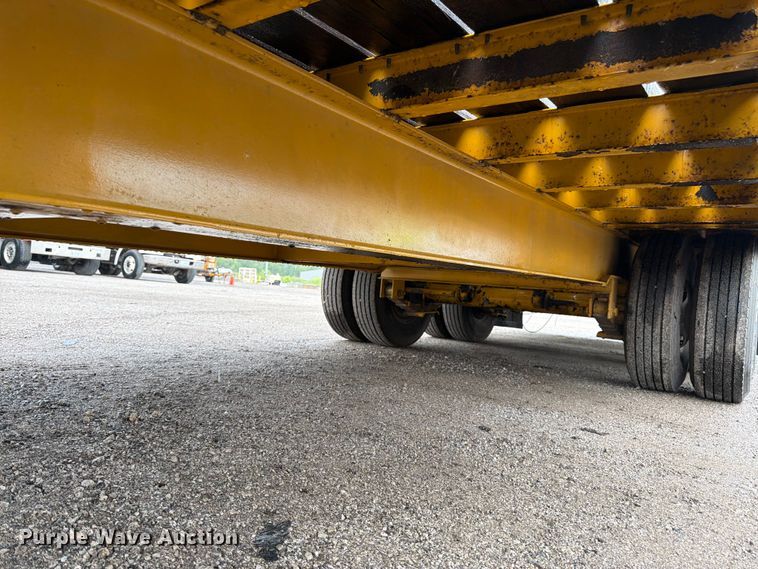 image for item FK3167 2004 Trail King TK20LP-2600 equipment trailer
