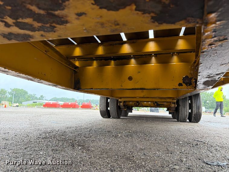 image for item FK3167 2004 Trail King TK20LP-2600 equipment trailer