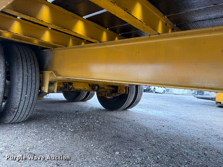 image for item FK3167 2004 Trail King TK20LP-2600 equipment trailer