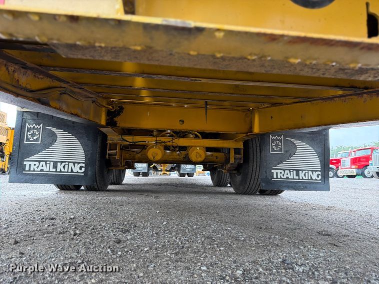 image for item FK3167 2004 Trail King TK20LP-2600 equipment trailer