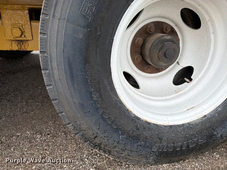 image for item FK3167 2004 Trail King TK20LP-2600 equipment trailer