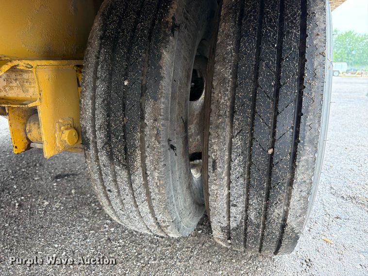 image for item FK3167 2004 Trail King TK20LP-2600 equipment trailer