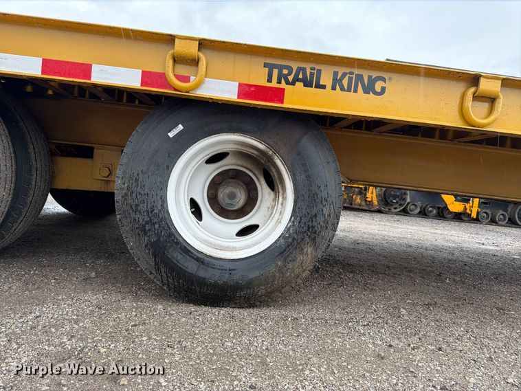 image for item FK3167 2004 Trail King TK20LP-2600 equipment trailer