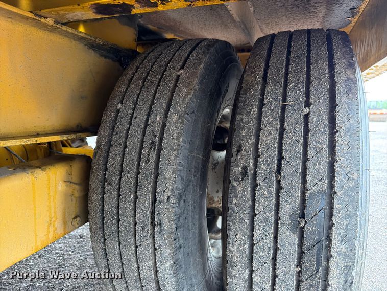 image for item FK3167 2004 Trail King TK20LP-2600 equipment trailer