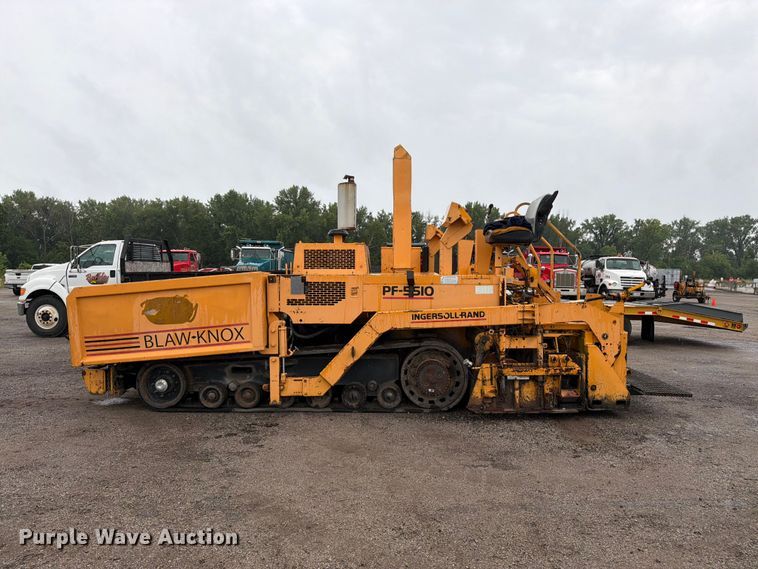 image for item FK3168 2000 Blaw Knox PF5510 paver
