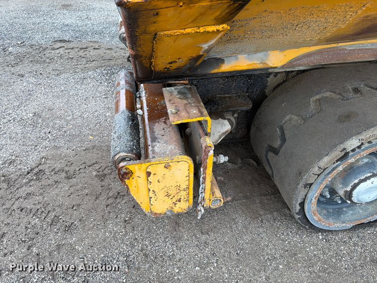 image for item FK3168 2000 Blaw Knox PF5510 paver