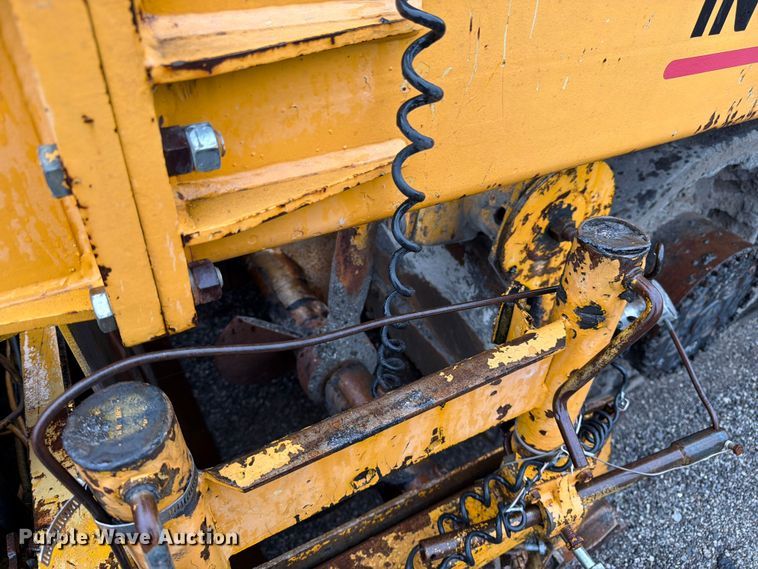 image for item FK3168 2000 Blaw Knox PF5510 paver
