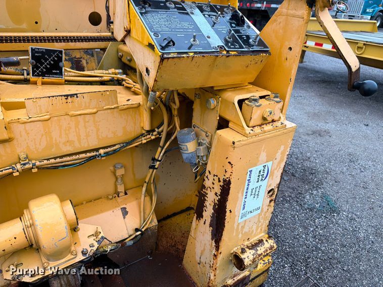 image for item FK3168 2000 Blaw Knox PF5510 paver