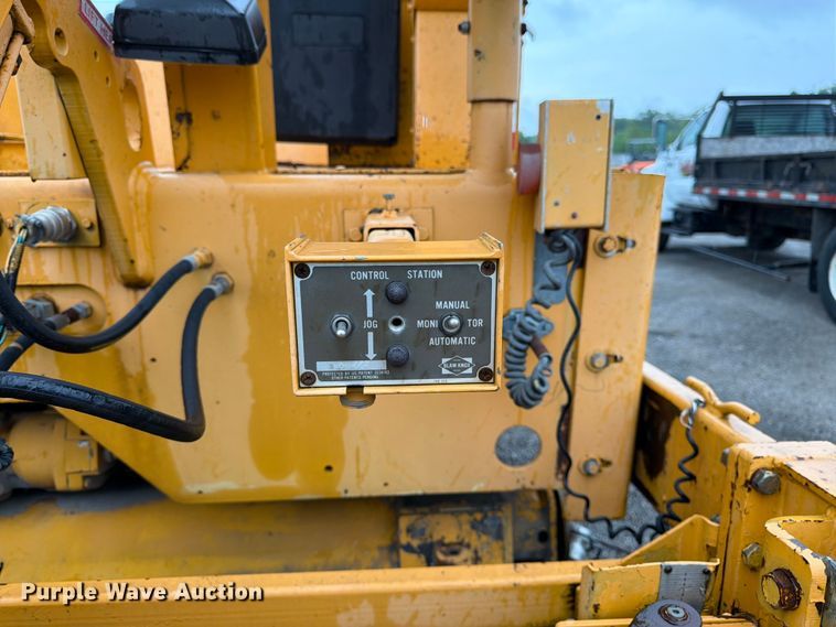 image for item FK3168 2000 Blaw Knox PF5510 paver