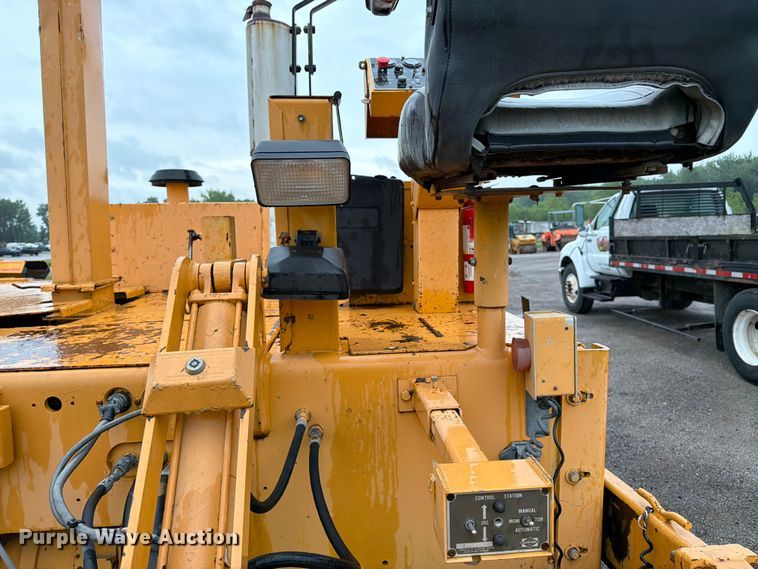 image for item FK3168 2000 Blaw Knox PF5510 paver