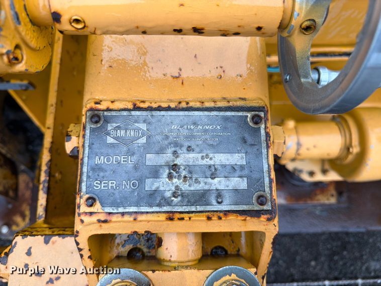 image for item FK3168 2000 Blaw Knox PF5510 paver