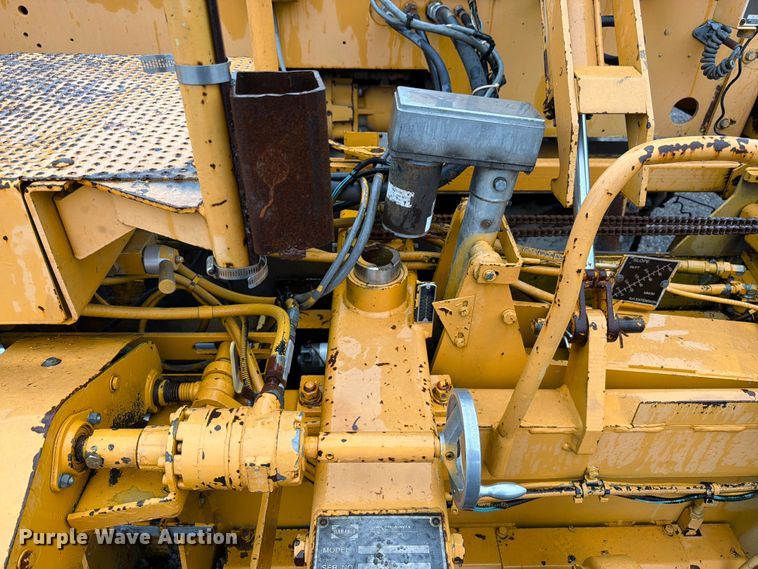 image for item FK3168 2000 Blaw Knox PF5510 paver