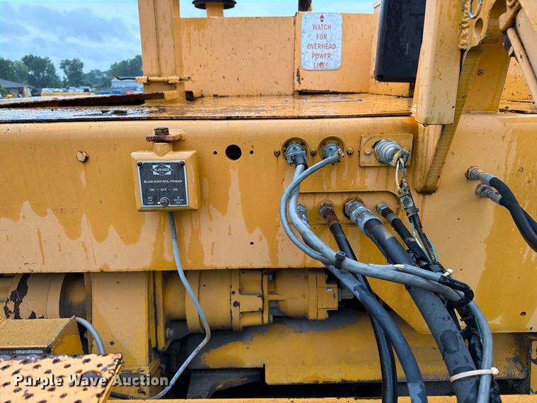 image for item FK3168 2000 Blaw Knox PF5510 paver