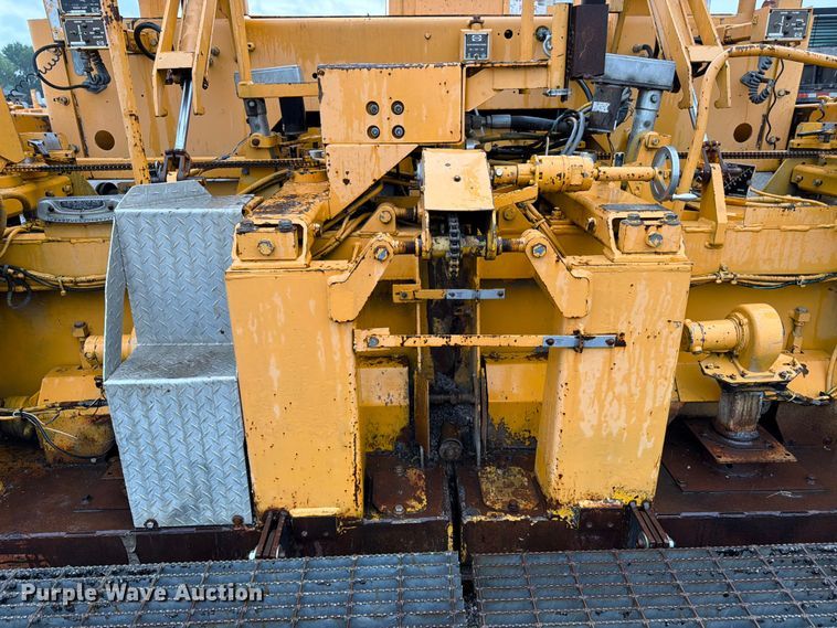 image for item FK3168 2000 Blaw Knox PF5510 paver