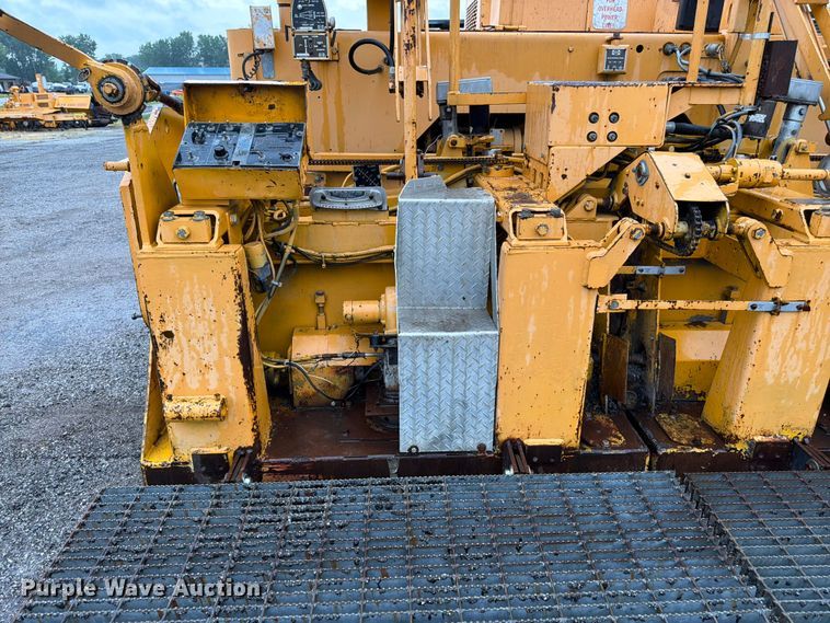 image for item FK3168 2000 Blaw Knox PF5510 paver