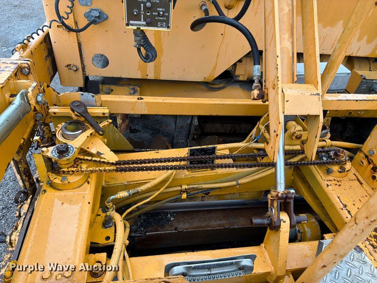 image for item FK3168 2000 Blaw Knox PF5510 paver