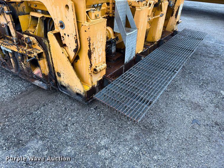 image for item FK3168 2000 Blaw Knox PF5510 paver