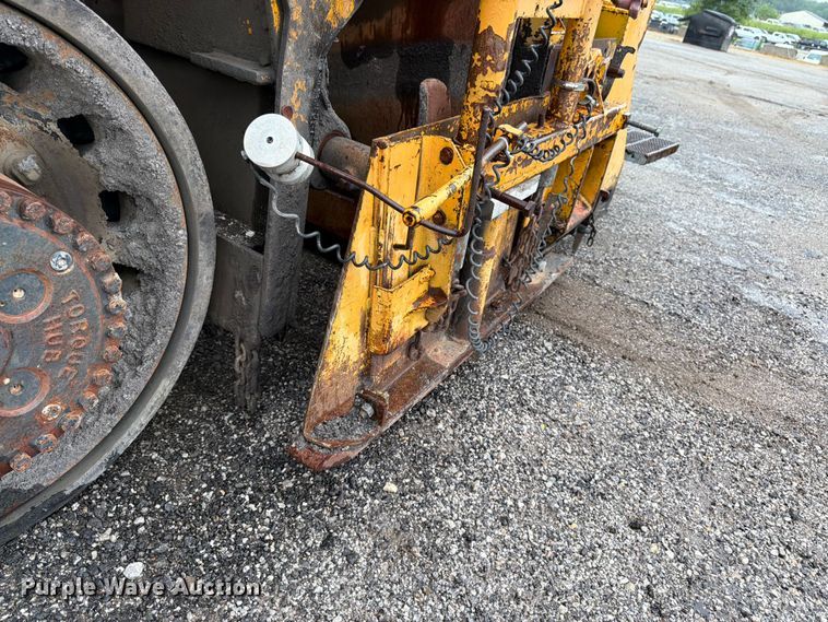 image for item FK3168 2000 Blaw Knox PF5510 paver