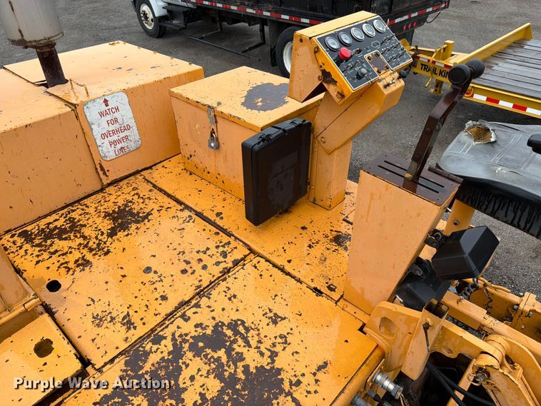 image for item FK3168 2000 Blaw Knox PF5510 paver