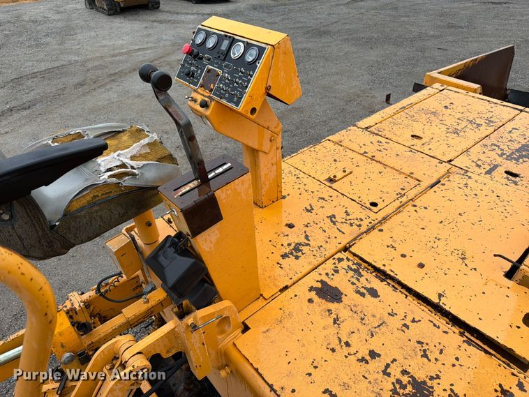 image for item FK3168 2000 Blaw Knox PF5510 paver