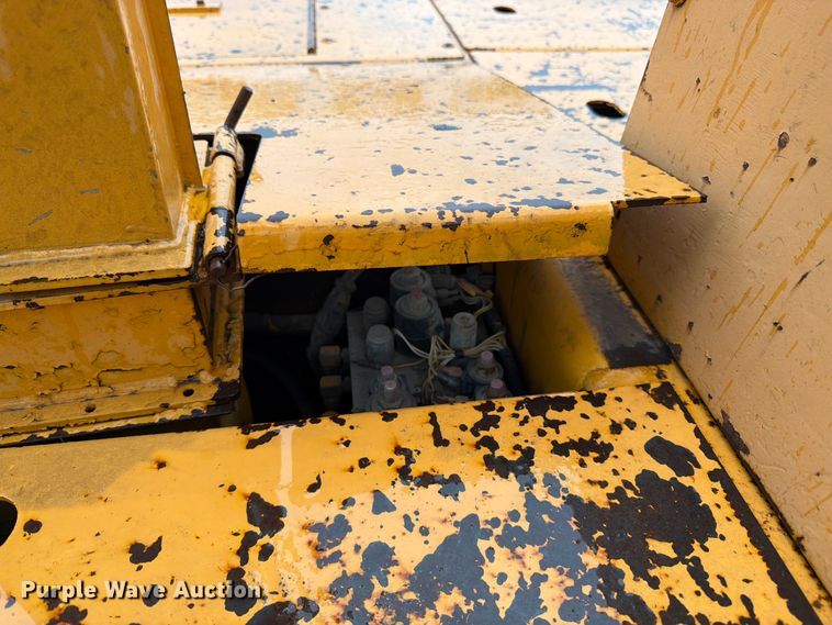 image for item FK3168 2000 Blaw Knox PF5510 paver