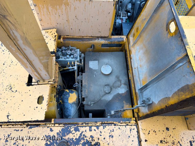 image for item FK3168 2000 Blaw Knox PF5510 paver
