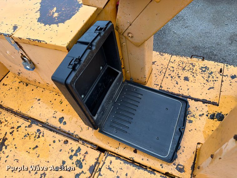 image for item FK3168 2000 Blaw Knox PF5510 paver