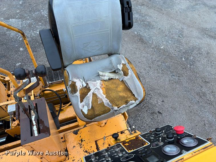 image for item FK3168 2000 Blaw Knox PF5510 paver