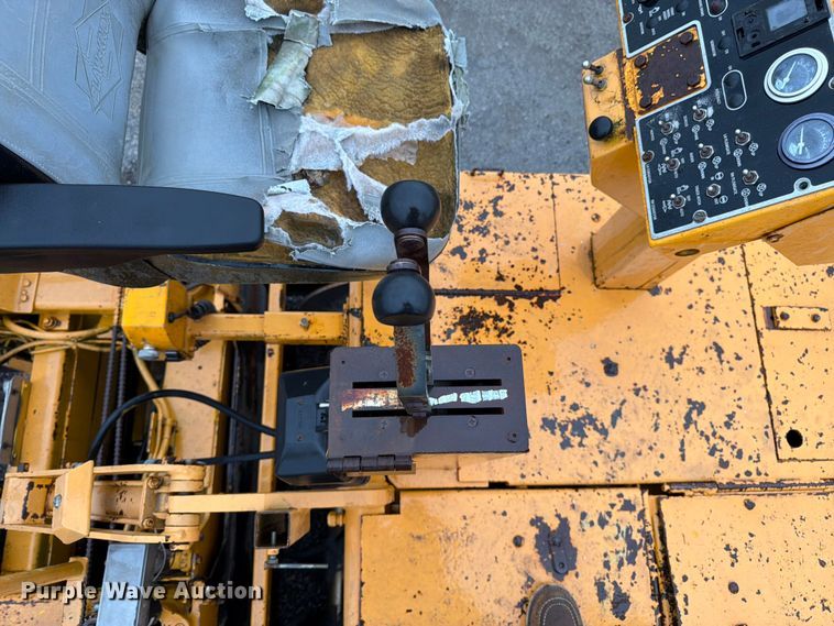 image for item FK3168 2000 Blaw Knox PF5510 paver