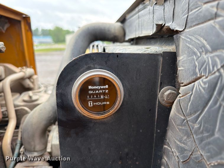 image for item FK3168 2000 Blaw Knox PF5510 paver
