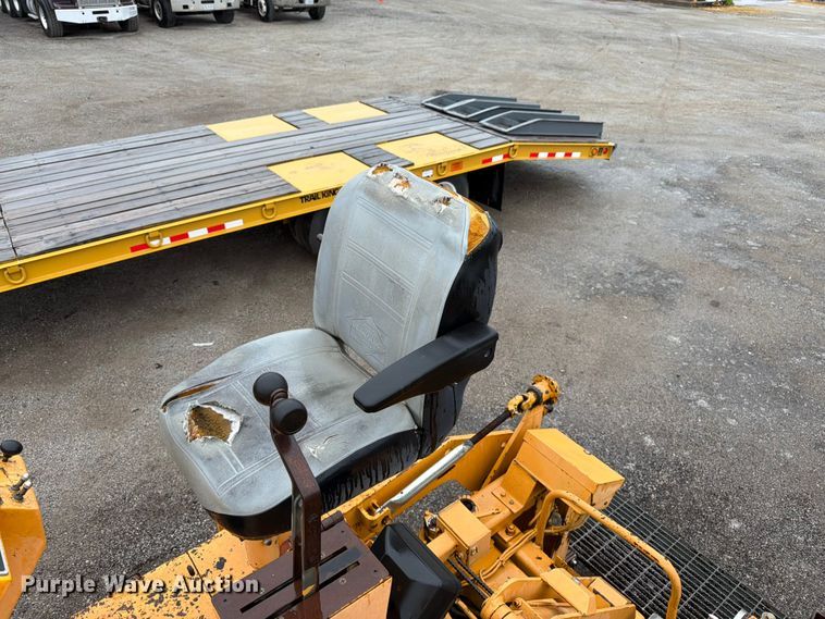 image for item FK3168 2000 Blaw Knox PF5510 paver