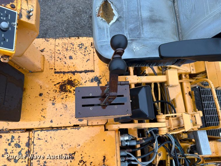 image for item FK3168 2000 Blaw Knox PF5510 paver
