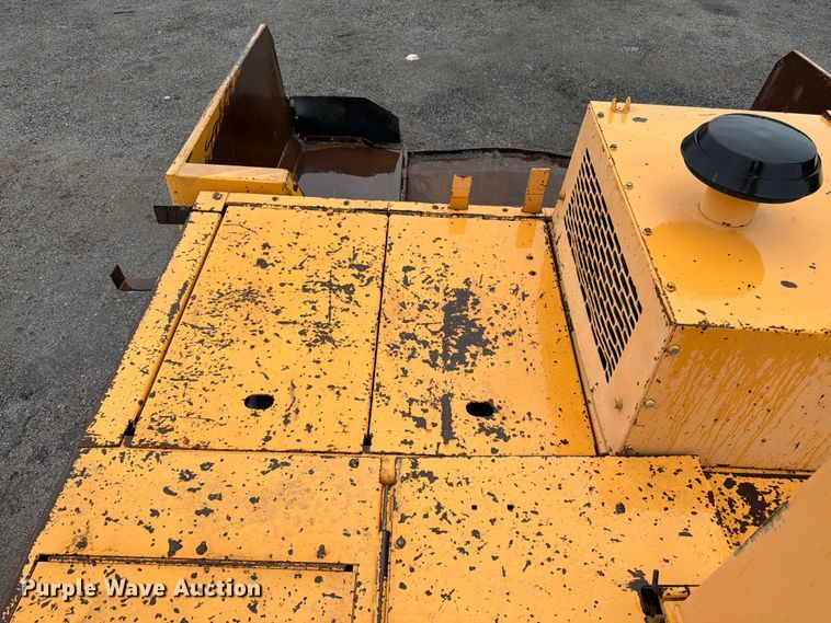 image for item FK3168 2000 Blaw Knox PF5510 paver