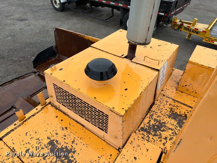 image for item FK3168 2000 Blaw Knox PF5510 paver