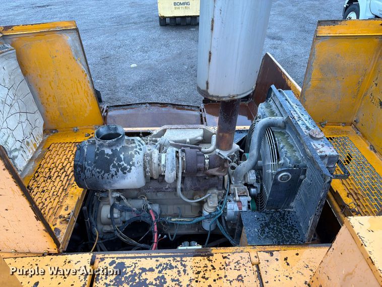 image for item FK3168 2000 Blaw Knox PF5510 paver