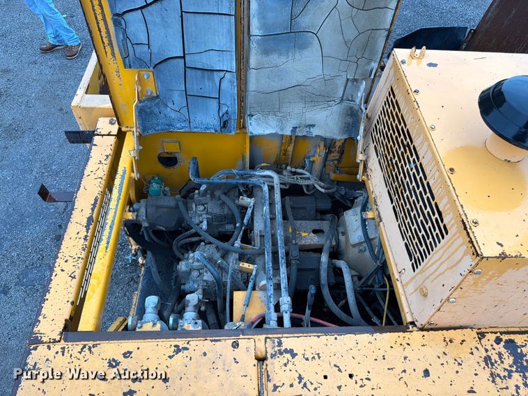 image for item FK3168 2000 Blaw Knox PF5510 paver