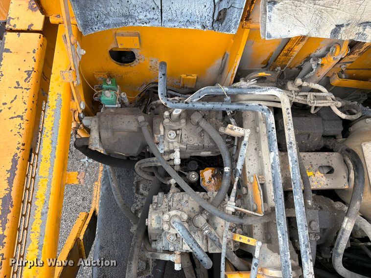 image for item FK3168 2000 Blaw Knox PF5510 paver