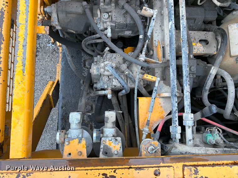 image for item FK3168 2000 Blaw Knox PF5510 paver