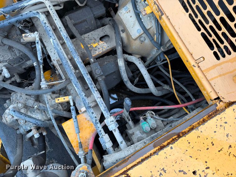 image for item FK3168 2000 Blaw Knox PF5510 paver
