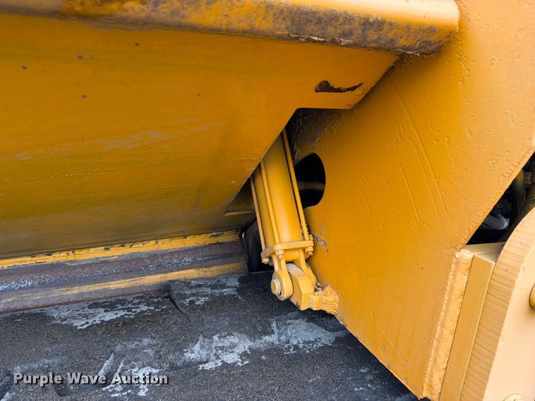 image for item FK3169 1999 Blaw Knox PF5510 paver