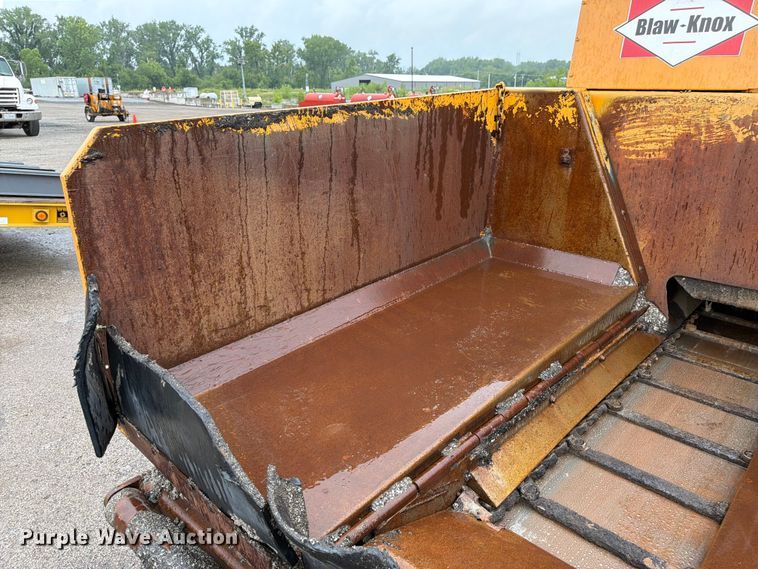image for item FK3169 1999 Blaw Knox PF5510 paver