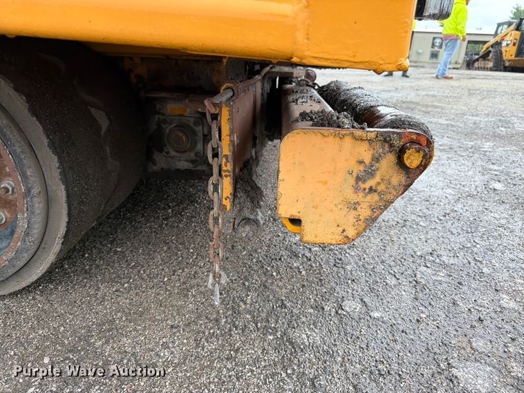 image for item FK3169 1999 Blaw Knox PF5510 paver