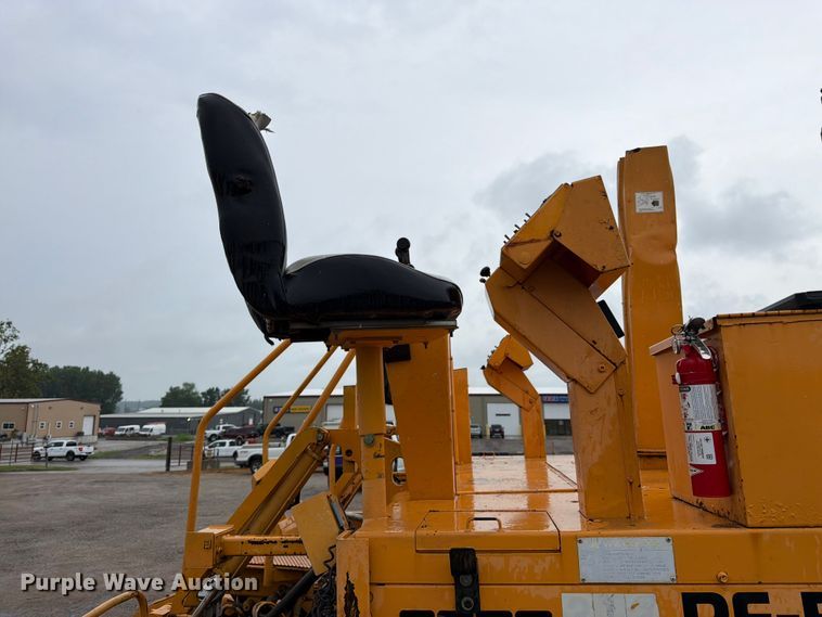 image for item FK3169 1999 Blaw Knox PF5510 paver