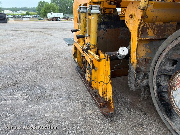 image for item FK3169 1999 Blaw Knox PF5510 paver
