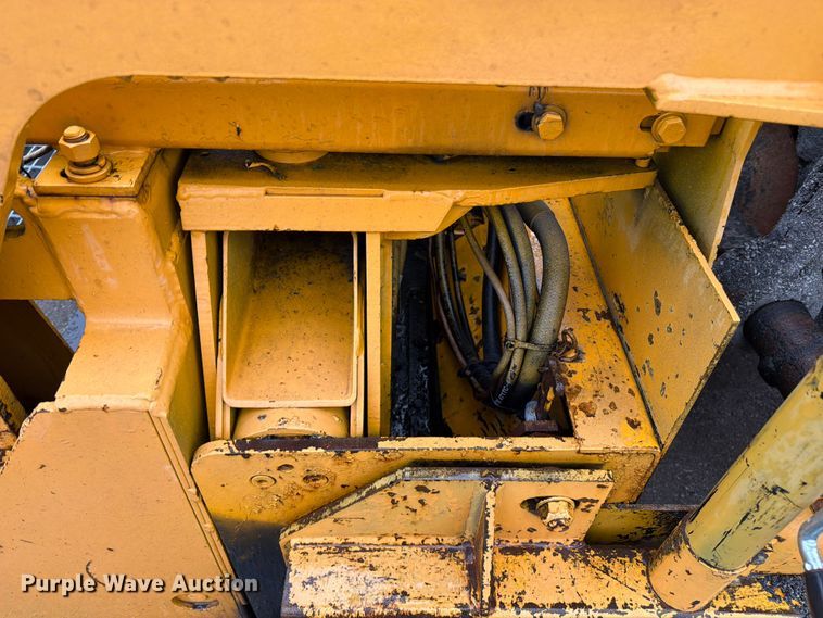 image for item FK3169 1999 Blaw Knox PF5510 paver