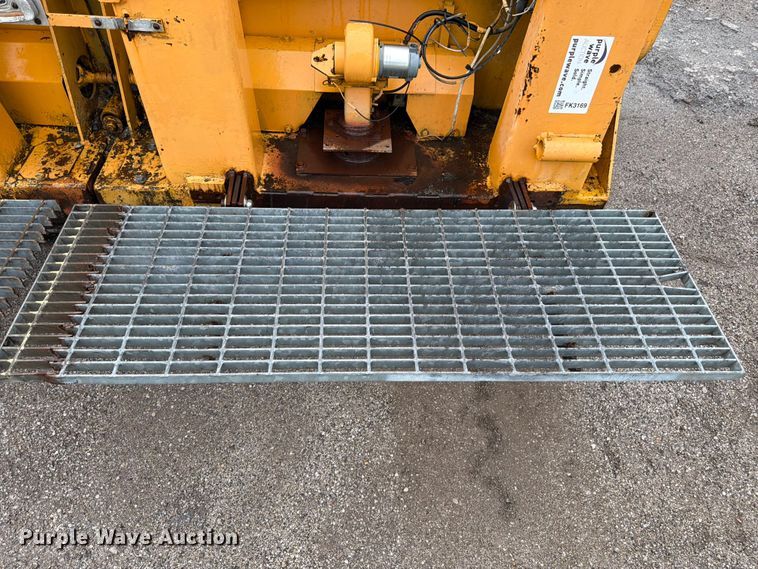 image for item FK3169 1999 Blaw Knox PF5510 paver