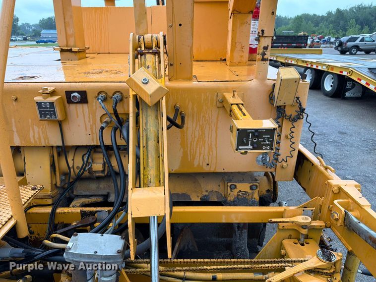 image for item FK3169 1999 Blaw Knox PF5510 paver