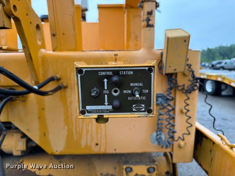 image for item FK3169 1999 Blaw Knox PF5510 paver